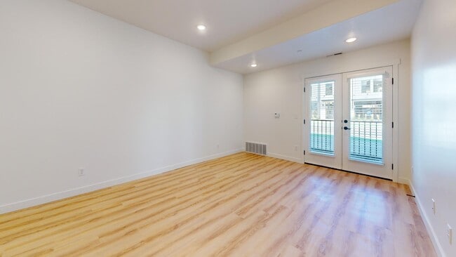 Building Photo - 1142 W 250 S