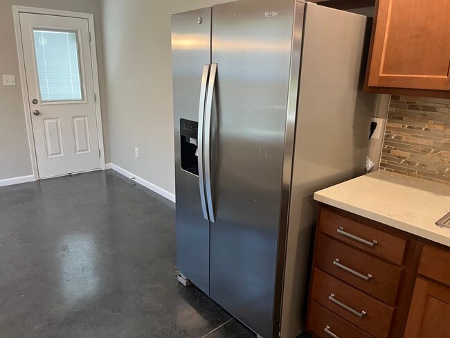 stainless steel appliances - 1920 SW Buchanan St