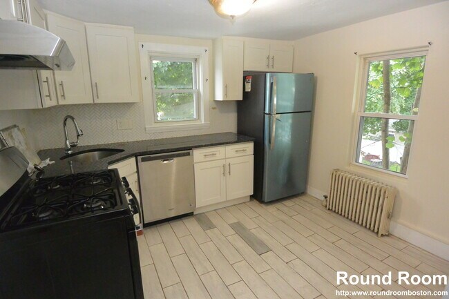 Building Photo - 66 Pleasant St