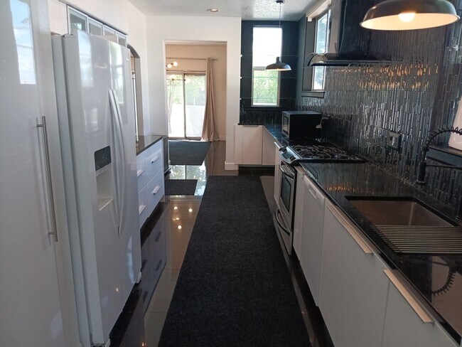 Foto del edificio - 3 Bedroom, 2.5 Bathroom Home! Schedule a Showing Soon!