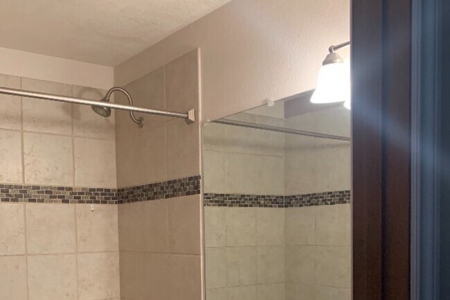 2do baño - 2041 Sturbridge Cir