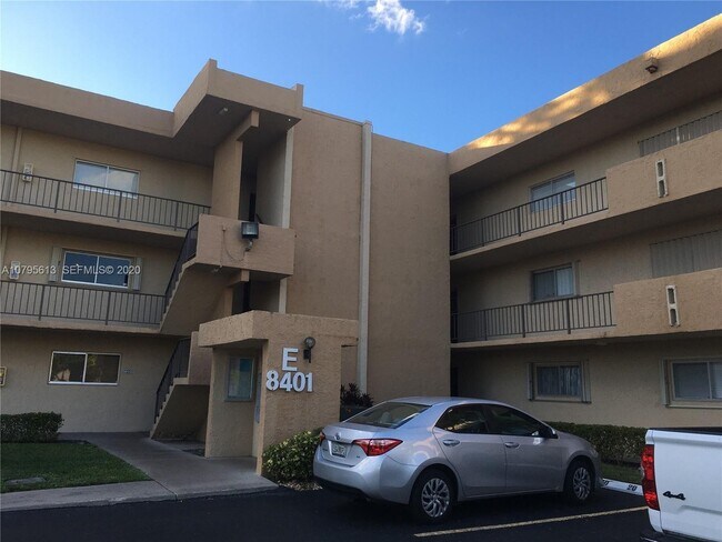 Foto del edificio - 8401 SW 107th Ave