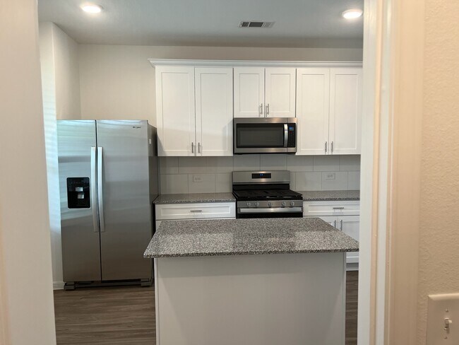 Foto del edificio - 16126 Elbridge Ct