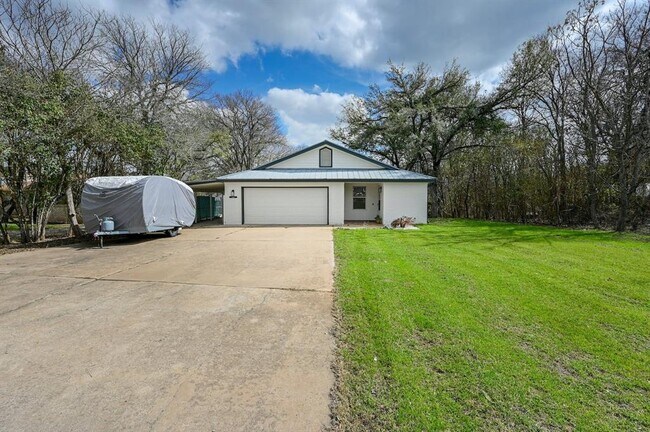 Building Photo - 5901 Lakeside Trail