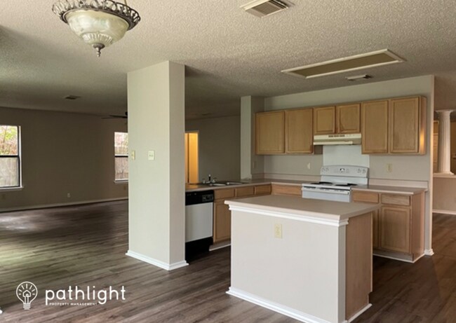 Building Photo - 8018 Chestnut Manor Drive, Converse, TX, 7...