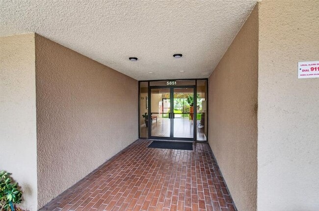 Building Photo - 5851 Camino Del Sol