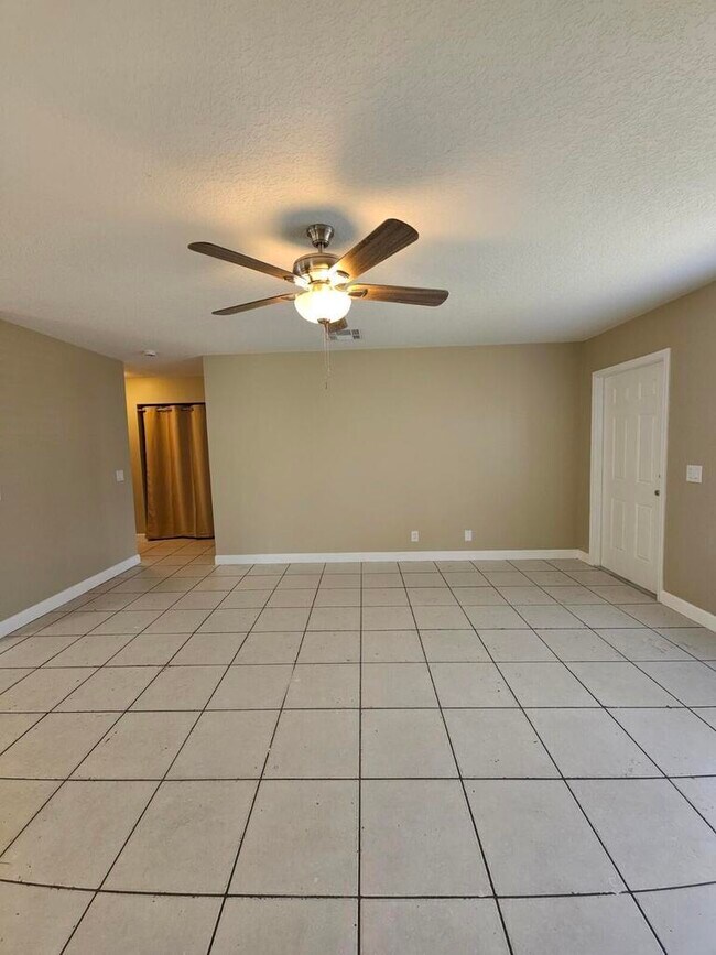 Foto del edificio - 4876 Orleans Ct