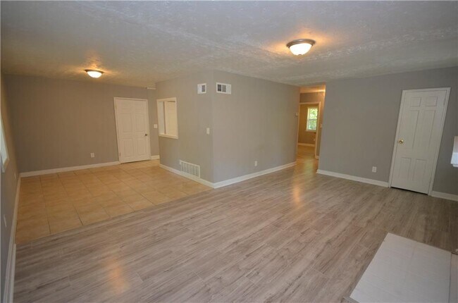 Building Photo - 1453 Clermont Ave