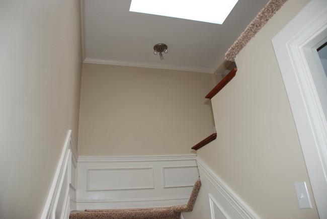 apt entry stairs - 5135 Liberty Ave