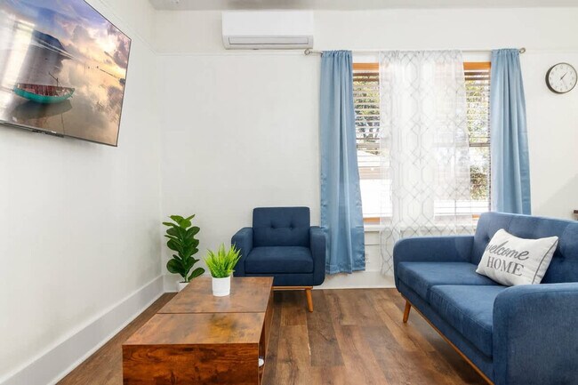 Foto del edificio - 728 Johnson Ave