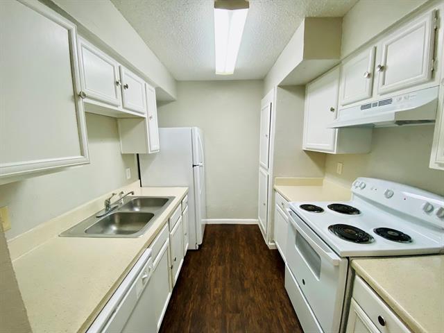Foto del edificio - 9696 Walnut St