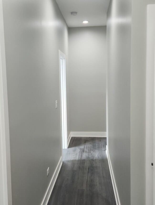 Building Photo - 1023 E 45th St