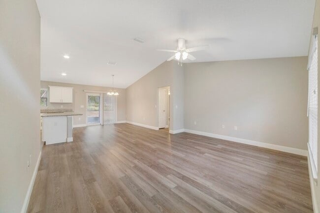 Building Photo - 67 Olive Dr