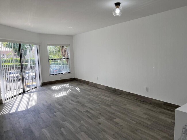 Foto del edificio - 8820 SW 132nd Pl