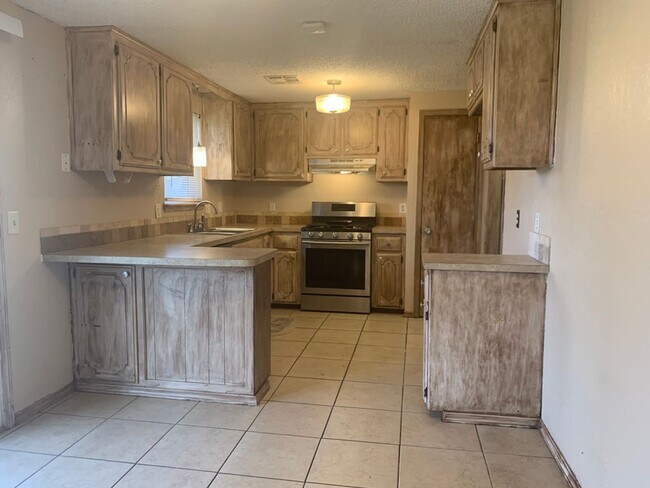 Foto del edificio - 8425 Bigwood Drive