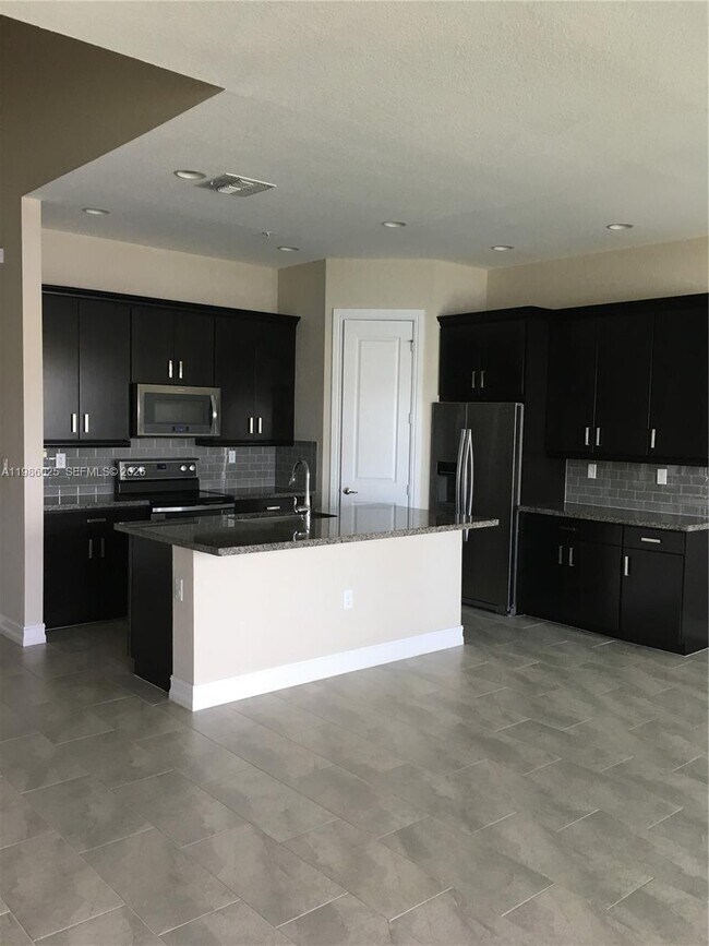 Building Photo - 1501 SW 113th Ave