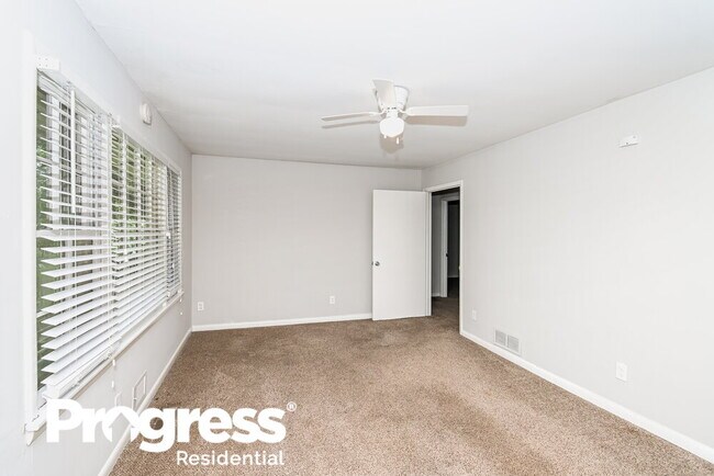 Building Photo - 57 Hillcrest Dr SE