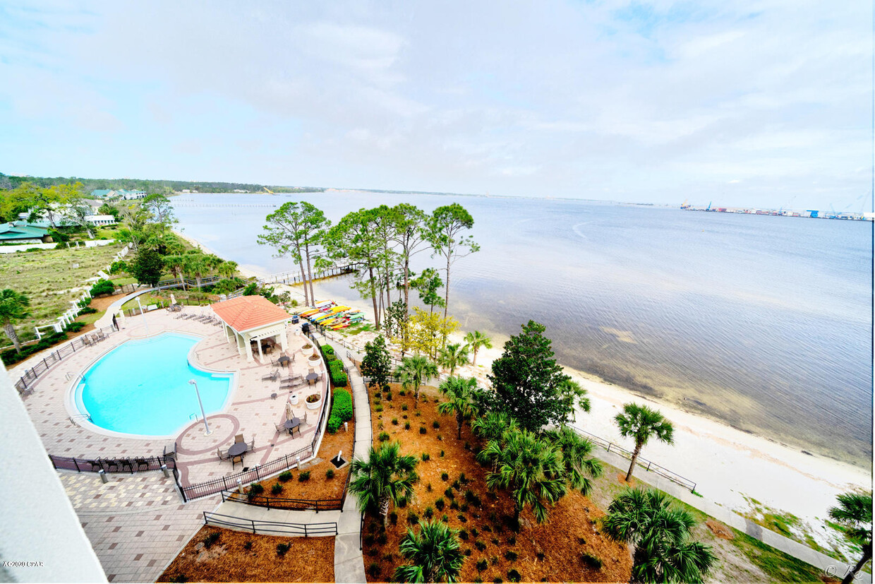 Primary Photo - 2400 Grandiflora Blvd