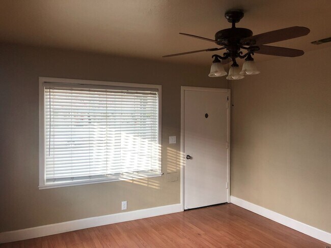 Foto del edificio - Newly Updated 2 Bedroom Unit in the heart ...