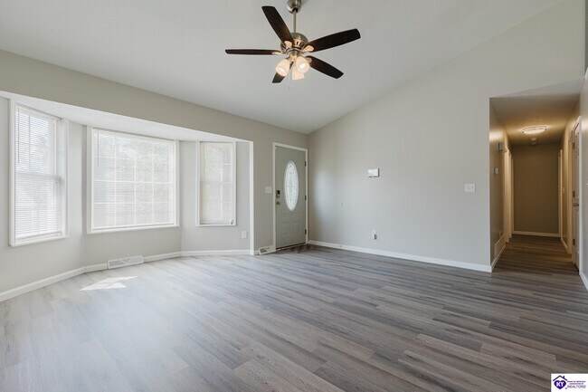 Foto del edificio - 695 Shelton Rd