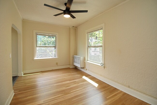 Building Photo - 2354-2362-2362 SW Cactus Dr