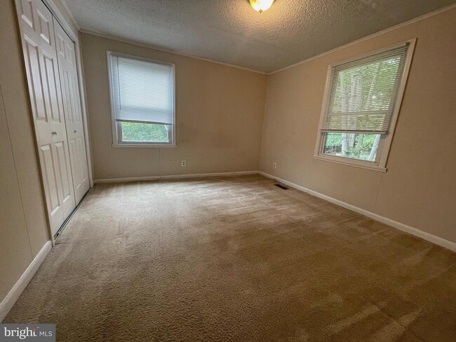 Building Photo - 6024 Loriella Park Dr