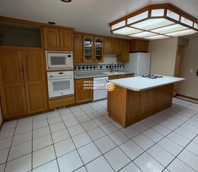 Photo - 4 Bedroom / 3 Bath Home in Sandy!