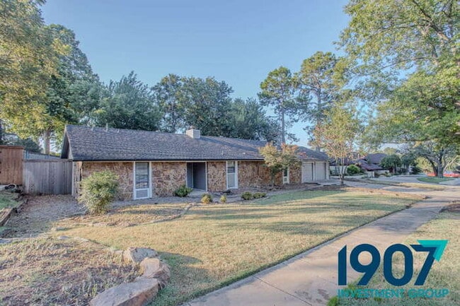 Building Photo - Stunning 3-Bedroom Executive Home in Norma...