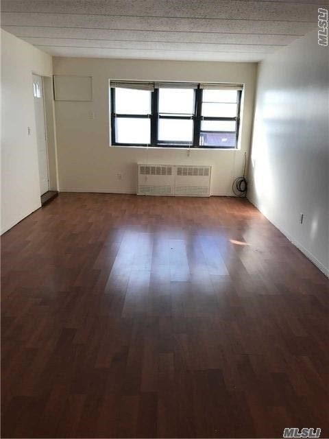 Foto del edificio - 38-12 114th St