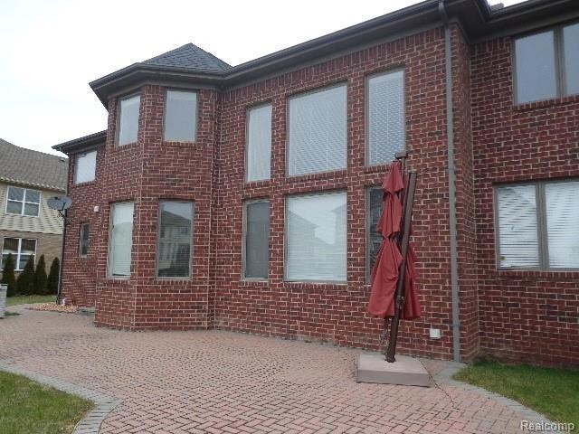 Building Photo - 42415 Silverwood Dr