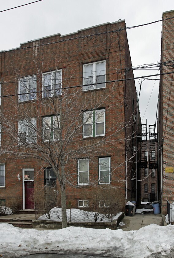 Building Photo - 127 Roosevelt Ave