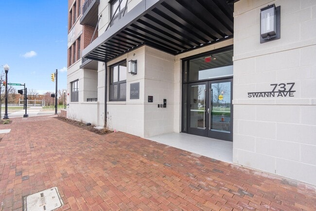 Building Photo - 737 Swann Ave
