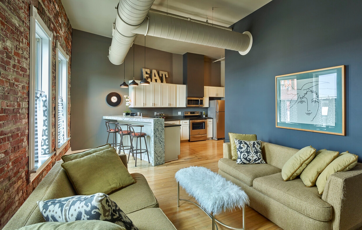 Primary Photo - 127 E Main St