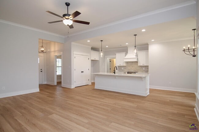 Building Photo - 212 Willowbrook Ln