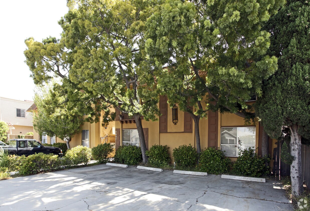Primary Photo - 4627 Campus Ave