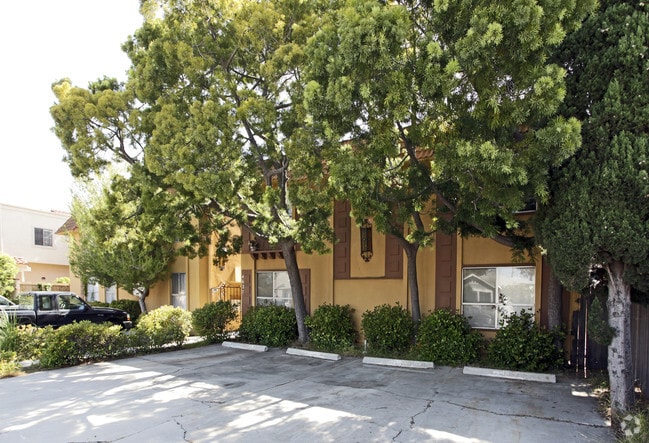 Building Photo - 4627 Campus Ave