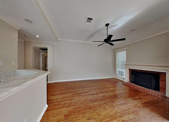 Building Photo - 808 Olde Towne Dr