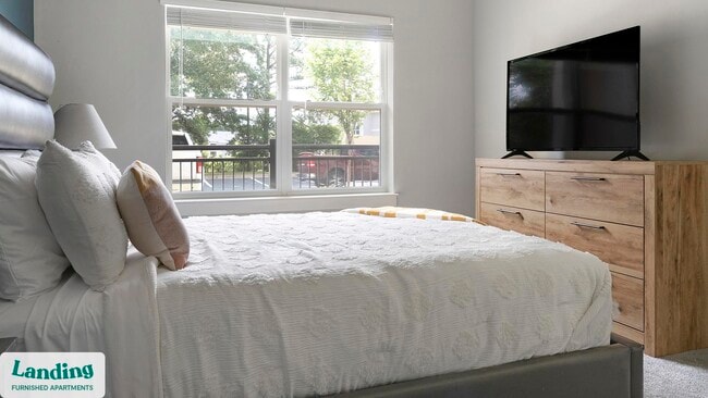 Building Photo - 1880 Maple Dr NW