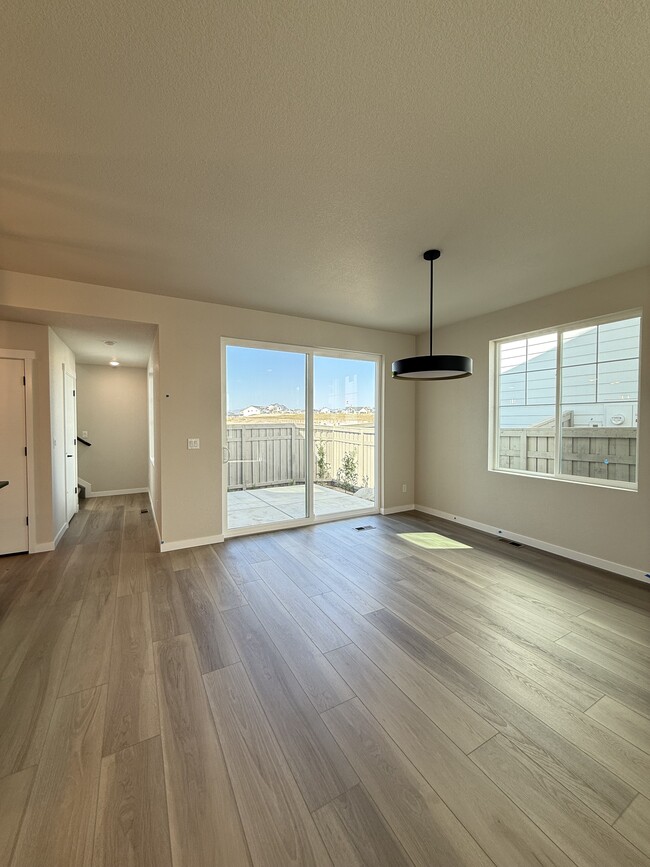 Building Photo - 10202 Spry St