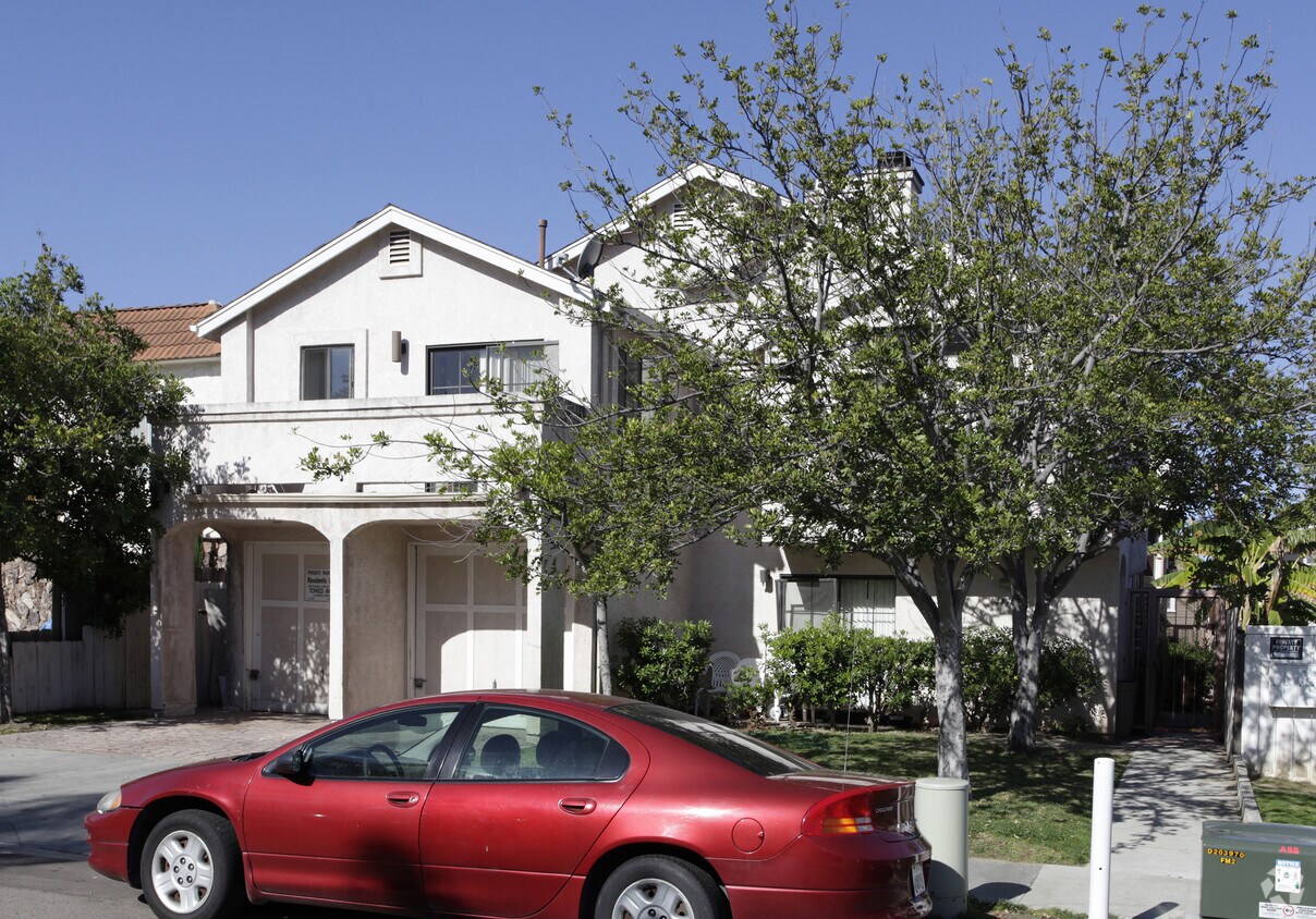 Foto del edificio - 4476-4478 Winona Ave