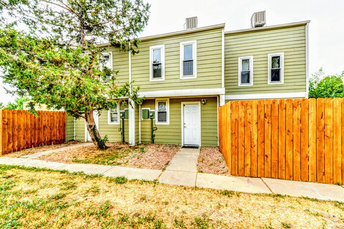 Primary Photo - 1125 Sir Galahad Dr