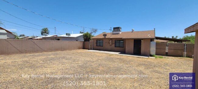 Foto del edificio - 3241 E 24th St
