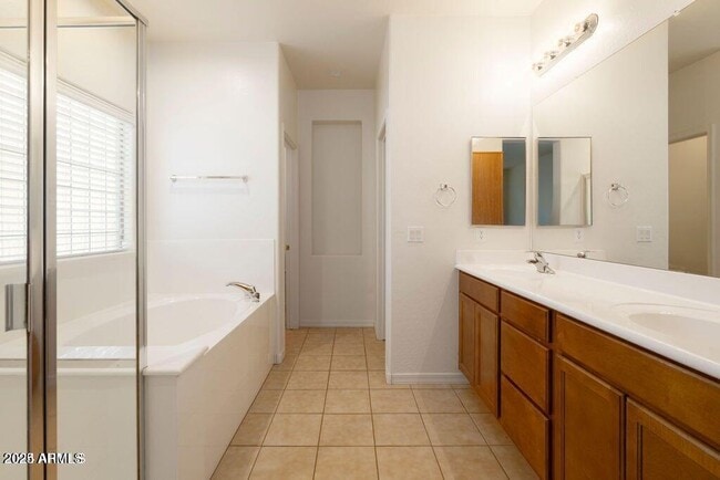 Foto del edificio - 15433 N 172nd Ln