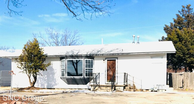 Building Photo - 3 br, 1 bath House - 912 W Summey