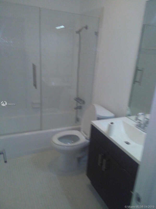 Foto del edificio - 18700 NE 3rd Ct