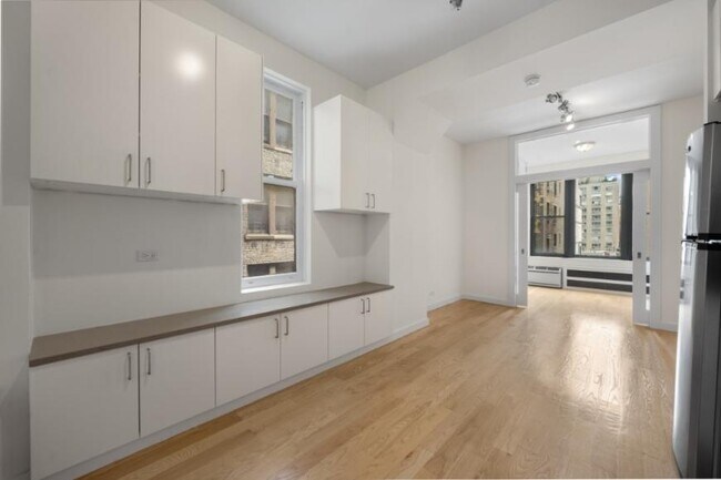 Building Photo - 1 bedroom in New York NY 10024
