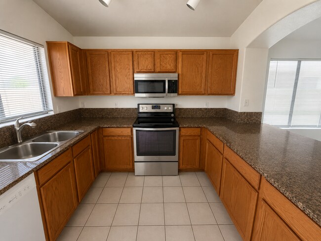 Foto del edificio - 3 BR/2BA | Newly Renovated Single Family Home | 1-Car Covered Parking | In Phoenix!