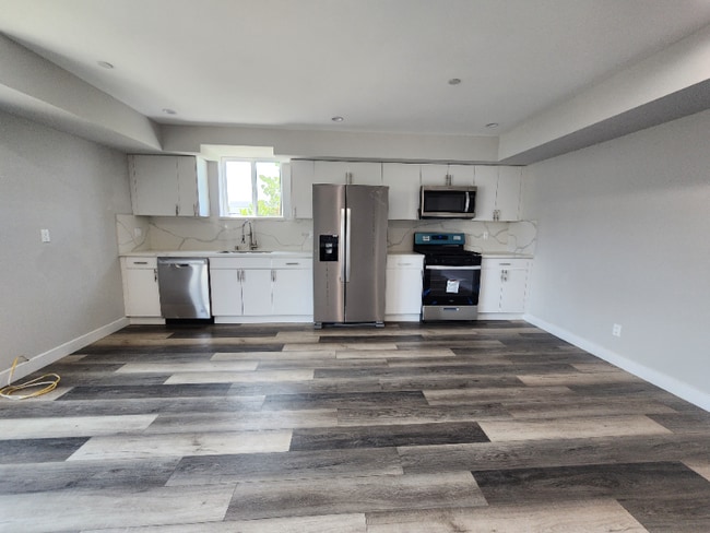 Building Photo - 1301 N Kingsley Dr