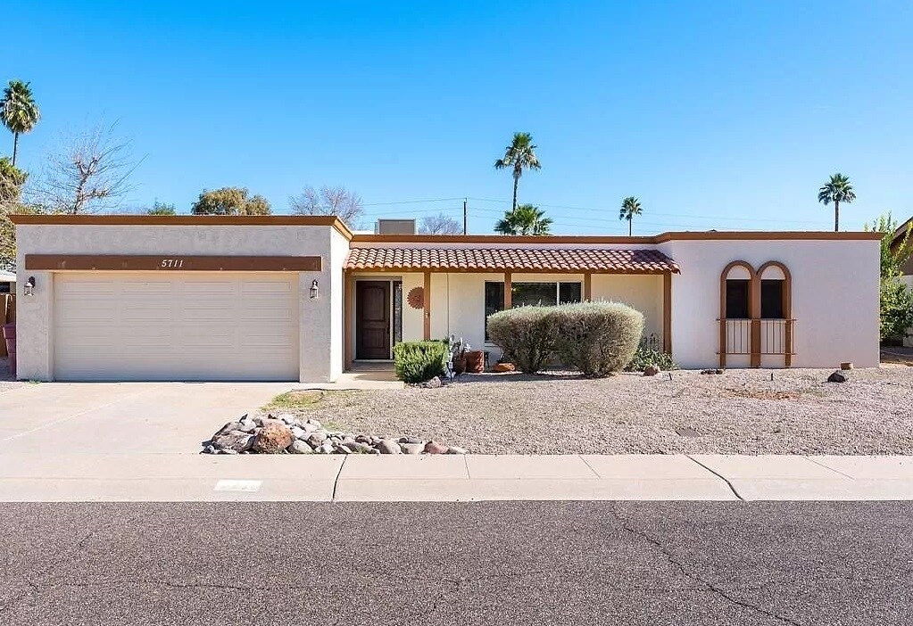 Foto principal - 5711 N 83rd Pl