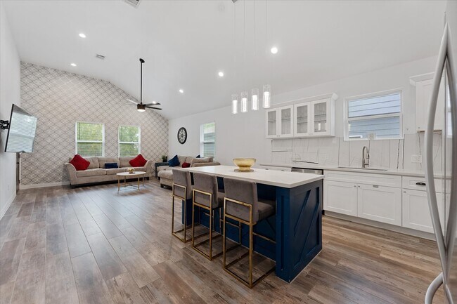 Foto del edificio - 4547 Newberry St